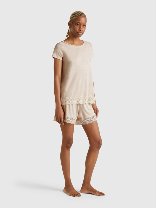 Flowy shorts with lace Women