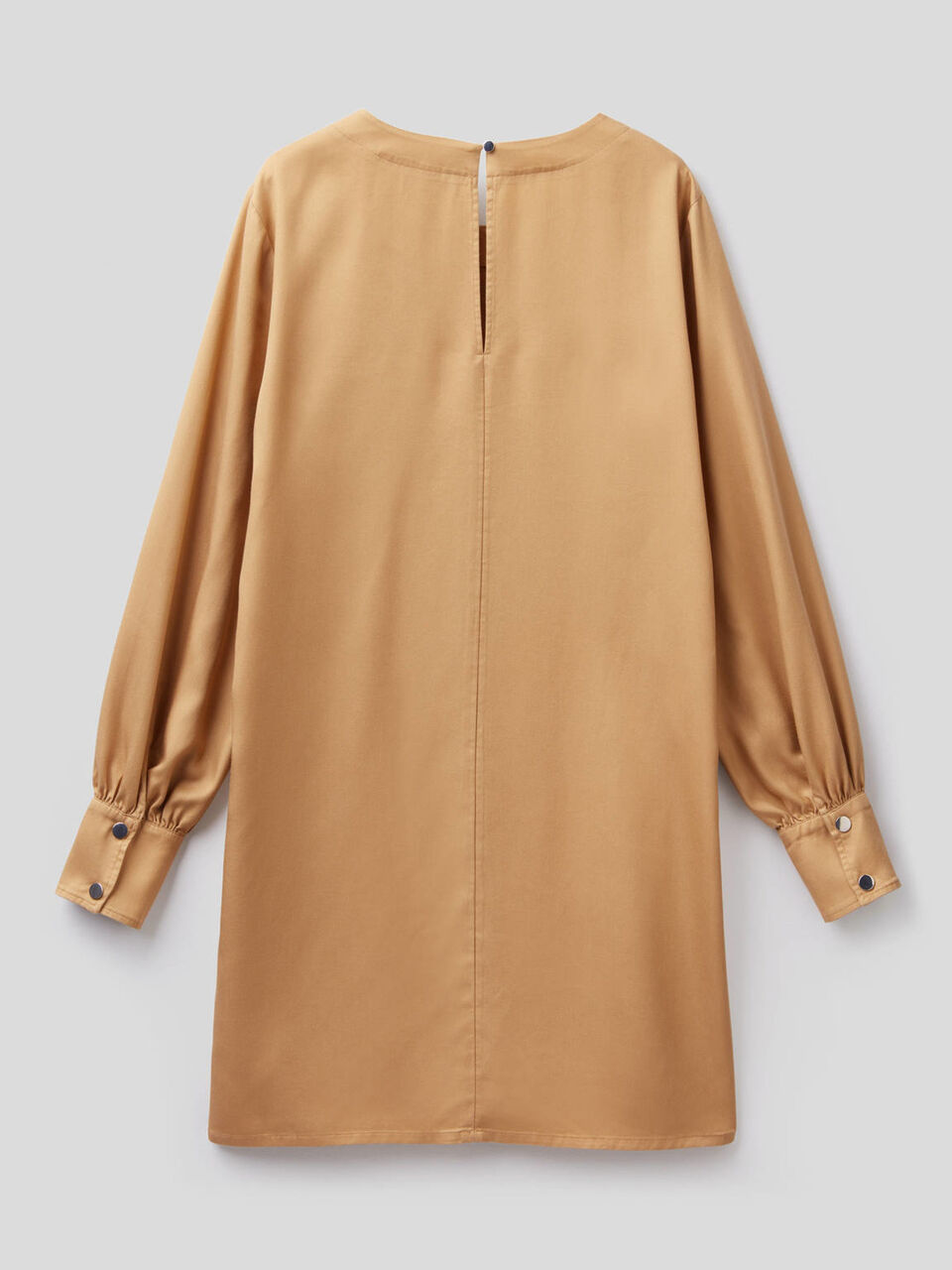 Dress with puff sleeves image number 2