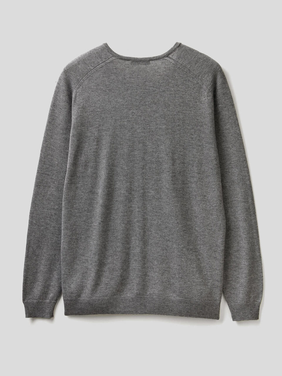 Solid color sweater with V-neck image number 2