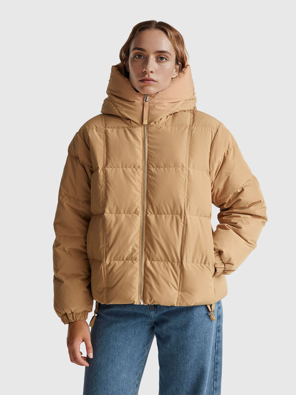 Short down jacket padded with recycled feathers Women
