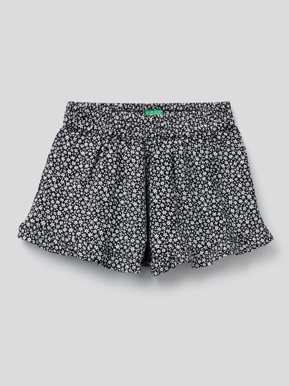 Flowy shorts with floral print image number 1