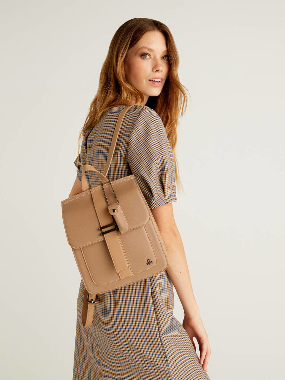 Backpack with lipstick holder charm image number 1