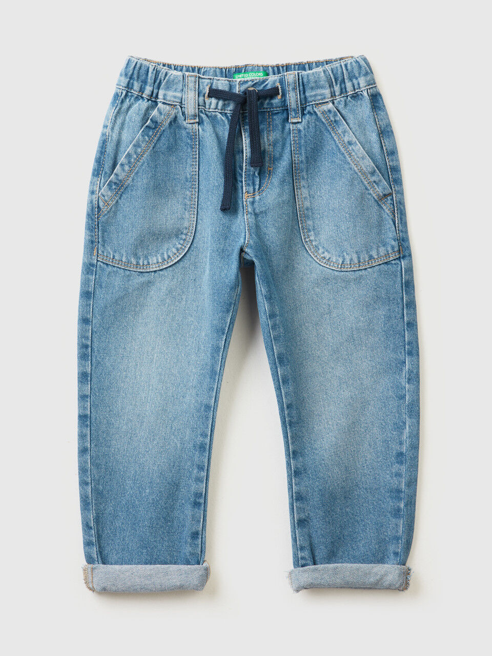Jeans with maxi pockets in 100% cotton