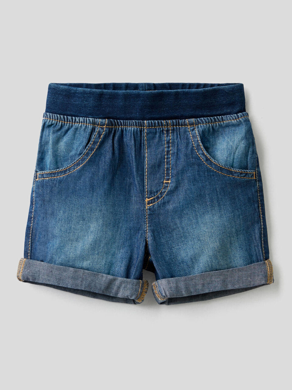 Jean look bermudas with stretch waist image number 1