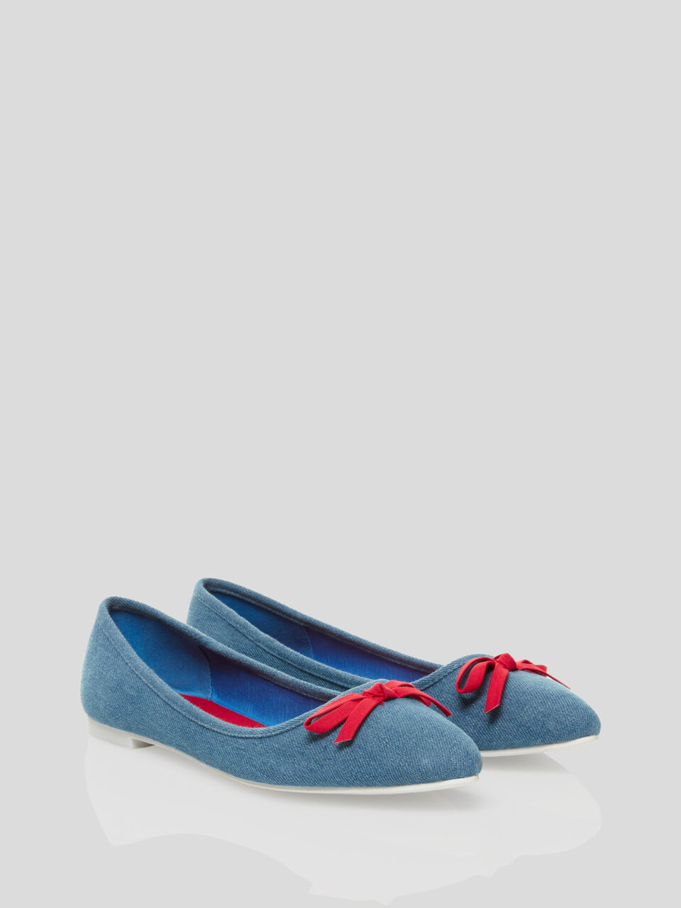 Pointed-toe flats image number 1