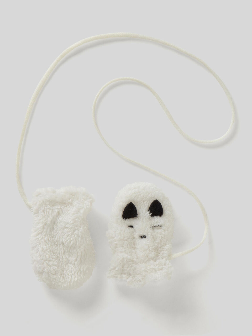 Fleece mittens image number 1