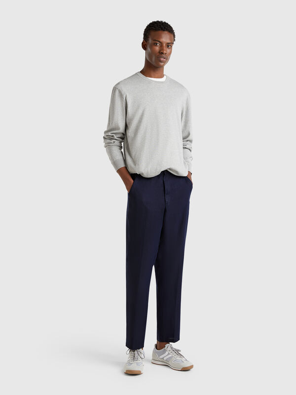 Chinos in pure linen Men