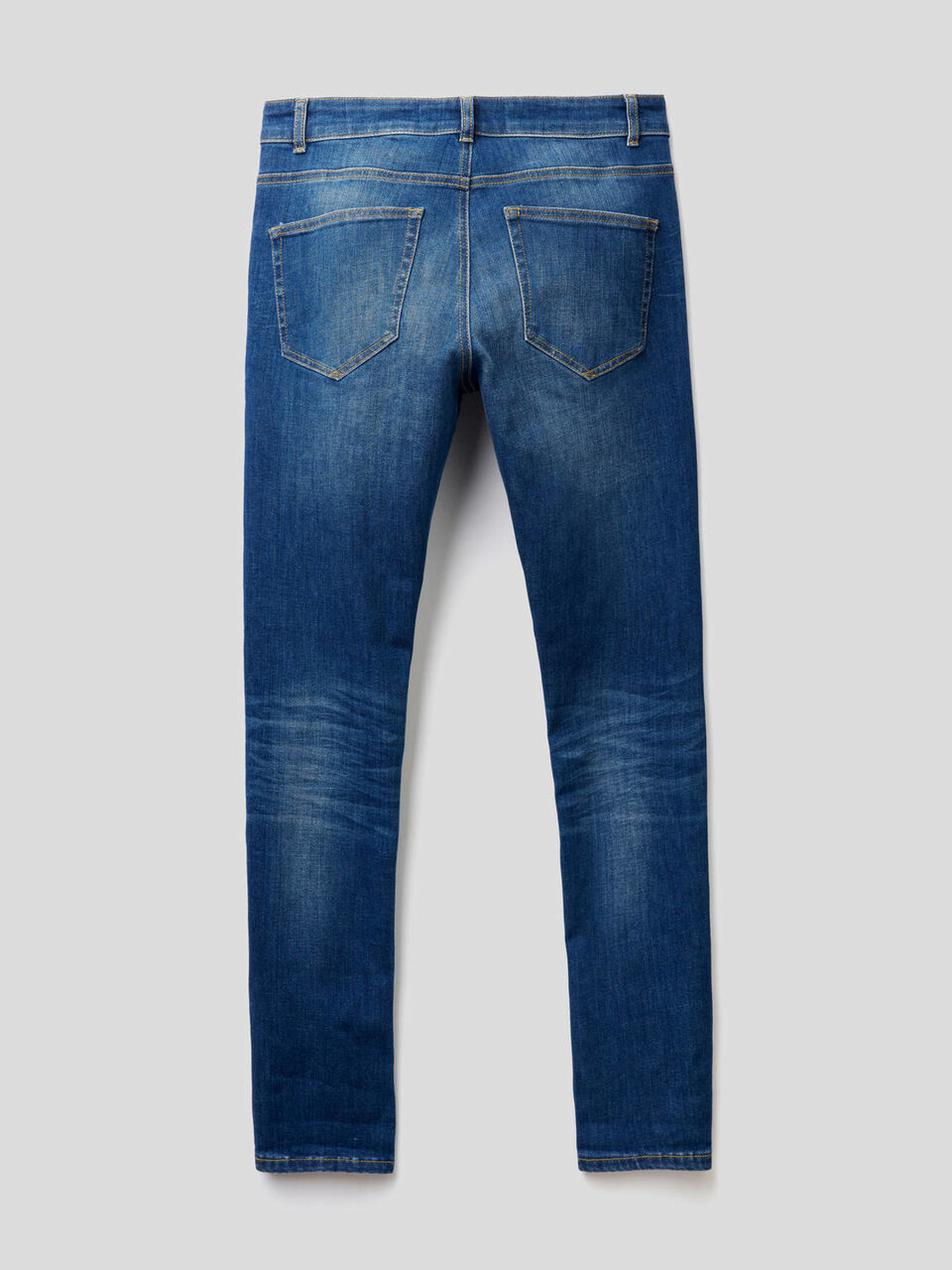 Five pocket worn look jeans image number 2