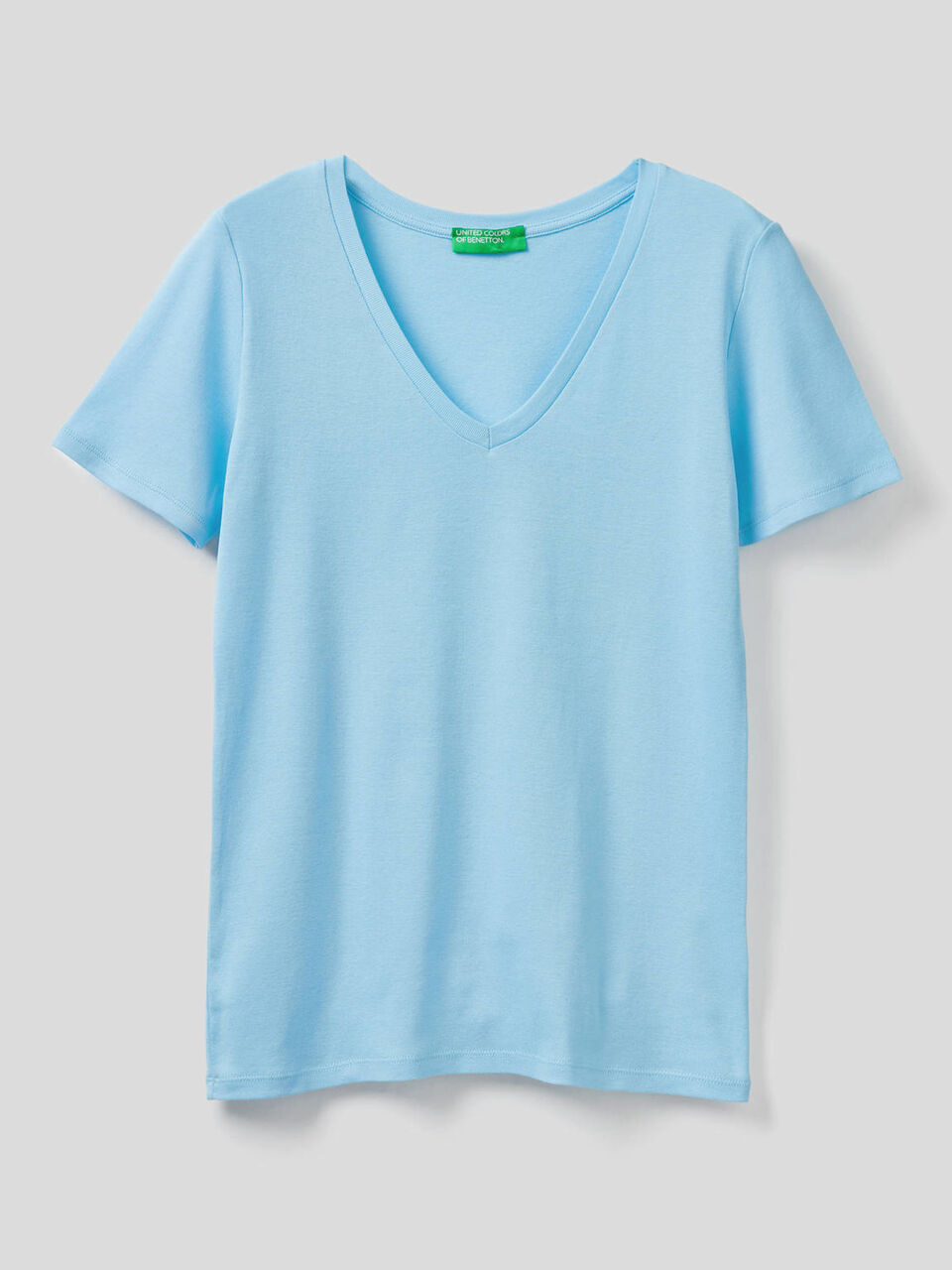 Pure cotton t-shirt with V-neck image number 1