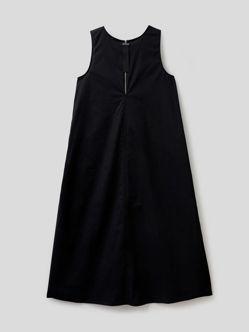 Long sleeveless dress in 100% cotton image number 2