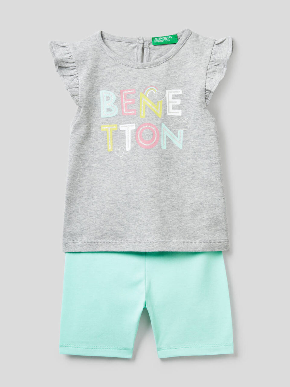 T-shirt and bermudas set image number 1