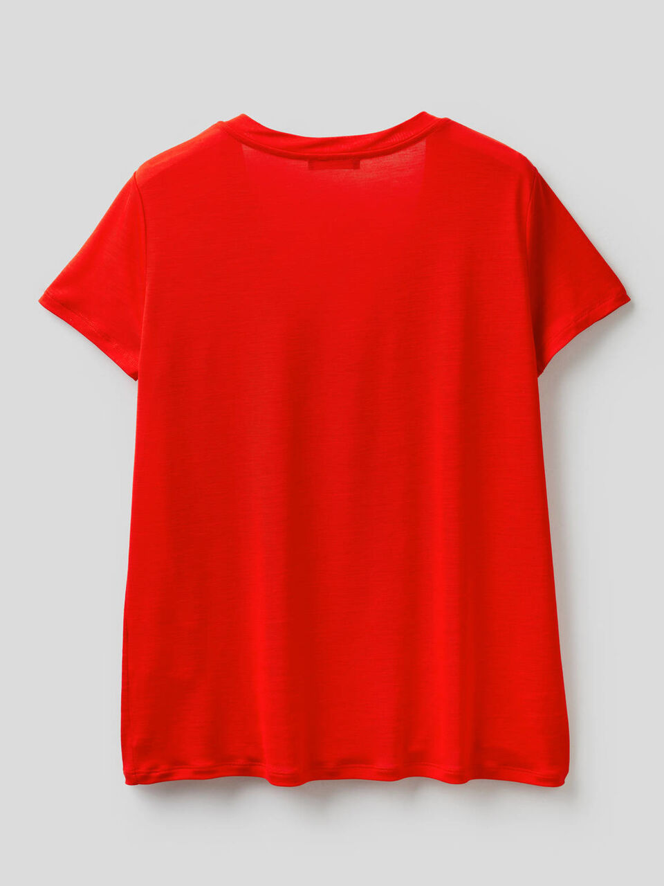 T-shirt with V-neck image number 2