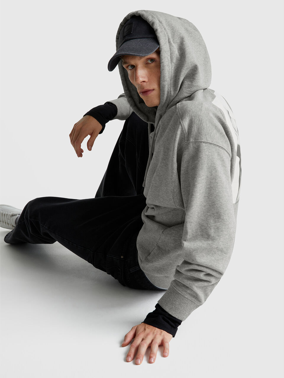 SWEATER W/HOOD Men image number null