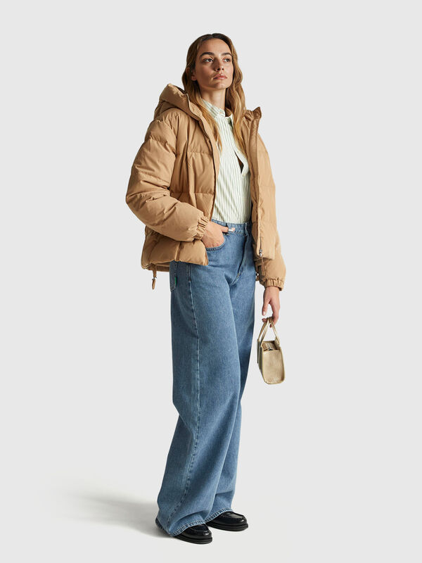 Short down jacket padded with recycled feathers Women